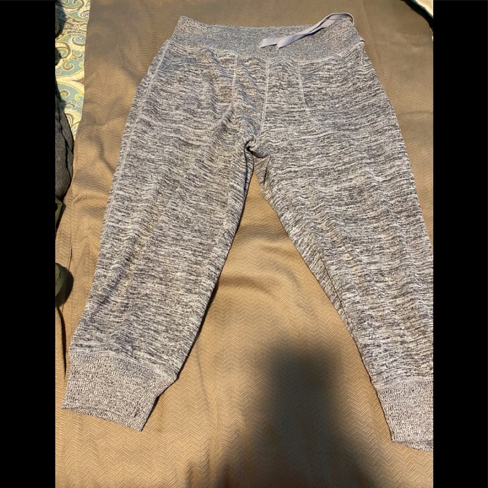 Exertion , gray work out capris​